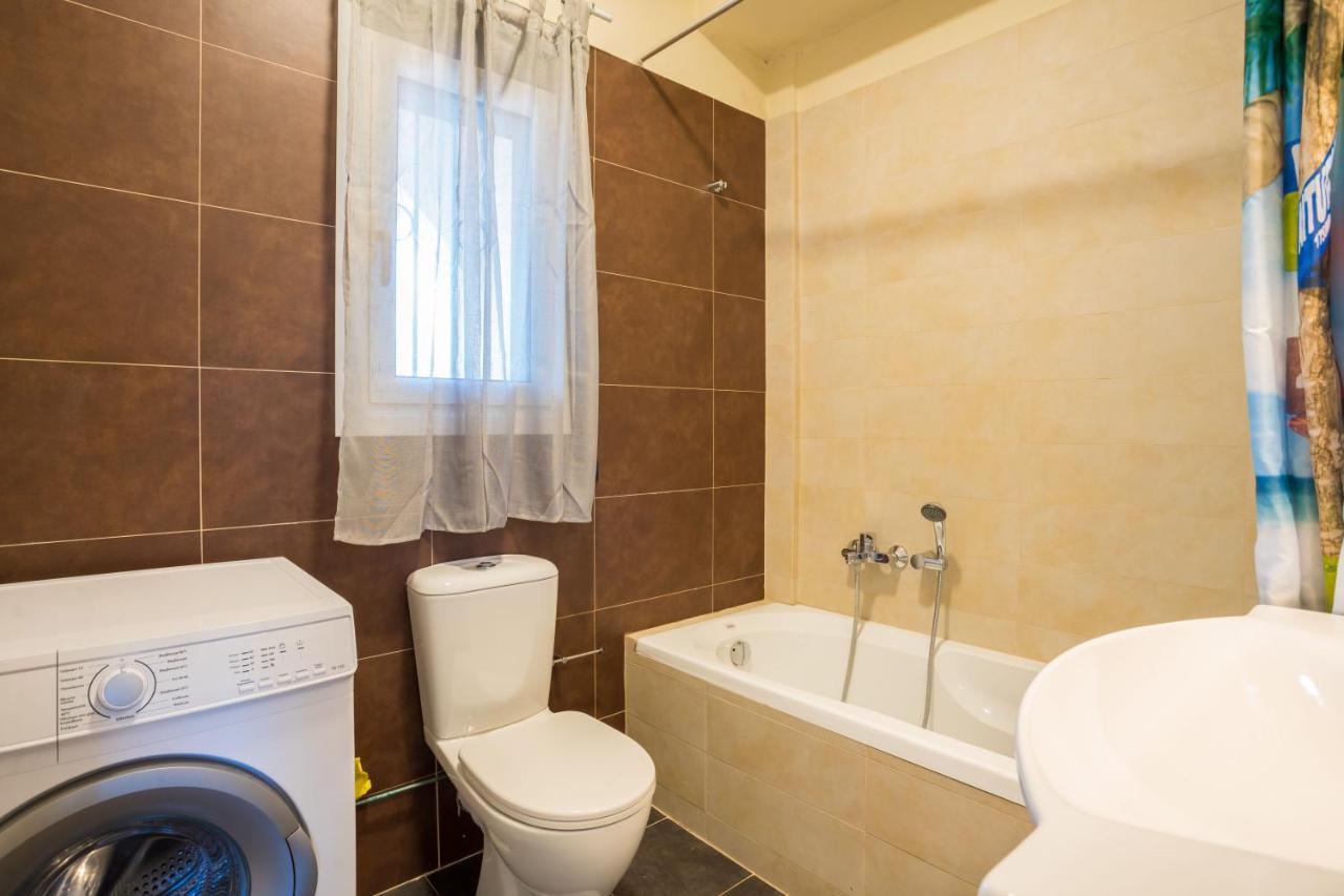 Irida'S Guesthouse Nikiana Bagian luar foto