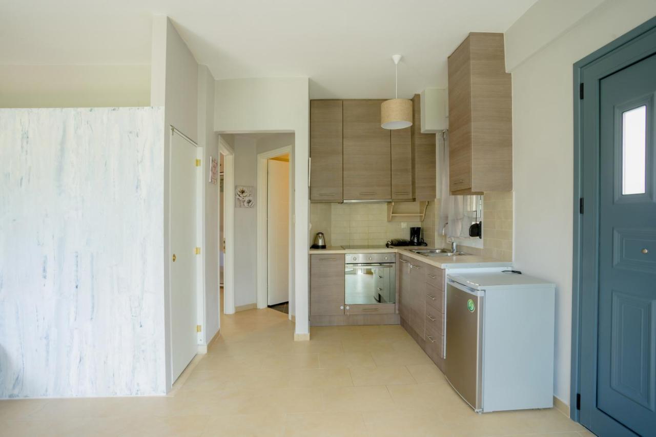 Irida'S Guesthouse Nikiana Bagian luar foto