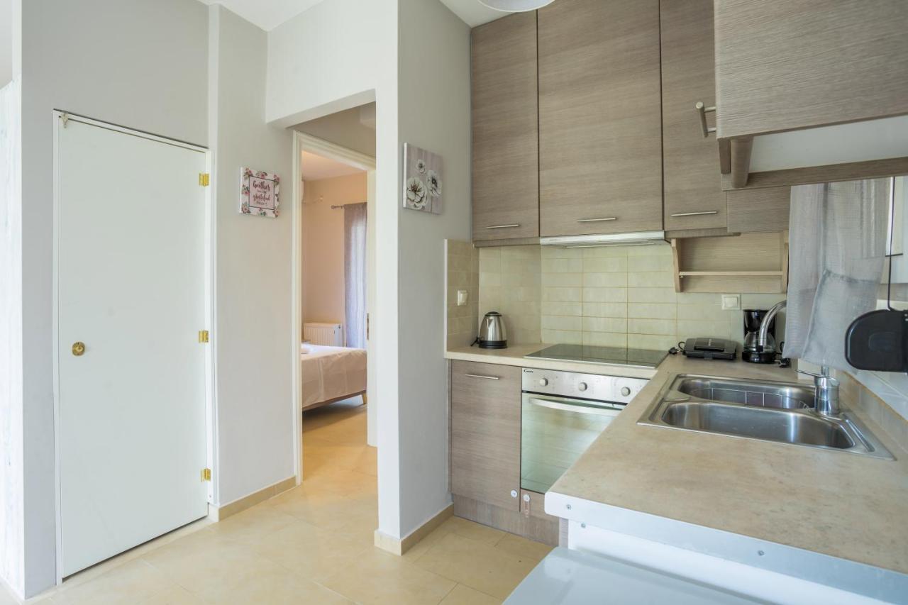 Irida'S Guesthouse Nikiana Bagian luar foto